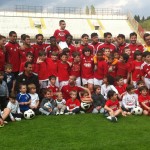 La Scuola Calcio e la Prima Squadra in uno scatto