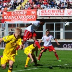 Ebagua e Corti festeggiano anche in campo. Steccano Lazaar e Odu