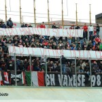 Tifosi protagonisti prima e dopo la partita: minuto di silenzio e tafferugli. Intanto stasera tutti al Club Cantello
