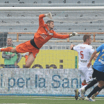 Serie B: il Lanciano vola grazie a Troest, ex del Varese. Buzzegoli sbaglia dal dischetto, traversa di Ebagua