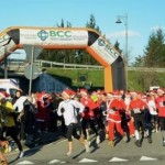 Buguggiate si tinge di rosso: domenica la Corsa dei Babbi Natale fra sport e solidarietà