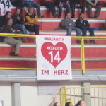 Striscione per Kozuch al Palayamamay