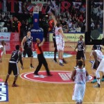 Santo Stefano d'oro per la Cimberio. Clark doma Bologna; 98-89 il finale