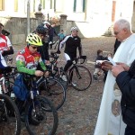 La benedizione delle biciclette a Brinzio anticipa la stagione