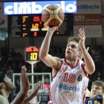 Cimberio senz'anima, Montegranaro fa il colpaccio. 69-75 il finale