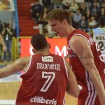 La Cimberio torna al successo. Pesaro si arrende ad Adrian Banks
