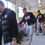 Giocatori in campo accompagnati dagli anziani. Abodi: “Complimenti al Varese”