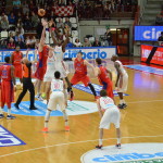 La Cimberio regge l’urto del CSKA (66-87). Bizzozi: “Gara salutare”. VIDEO INTERVISTE A BIZZOZI E MESSINA