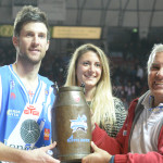 Basket, playoff Serie A – Milano e Sassari con un piede in semifinale