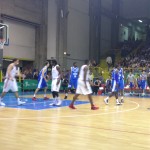 Cantù si aggiudica il primo derby della stagione. Pozzecco: “Aggiungeremo un giocatore”. GUARDA IL VIDEO
