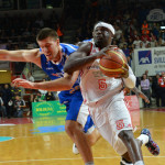 Varese spazza via Cantù e conquista il derby. Emozioni e speranze in una serata da favola