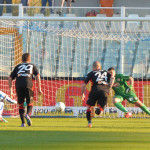Rigore dubbio e Varese in dieci. Il Pescara vince 2-0