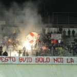 Tifosi arrabbiati. Lo stadio contesta il Varese. Confronto Curva-giocatori