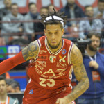 Playoff – Milano perde la testa. Sassari a un passo dalla finale