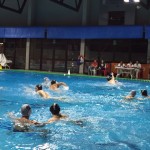 Maschile – Von punti d’oro, Busto sempre più su