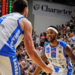 Serie A, 5^: Milano cade a Sassari, non mollano Avellino e Torino