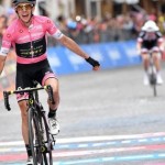 Giro d’Italia – Sotto il cielo di Scarponi, splende la maglia rosa di Yates