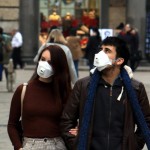 Nuova ordinanza: non è più obbligatorio l’uso delle mascherine all’aperto. Sì ai giornali nei bar e al gioco delle carte