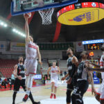 Fisicità e difesa le armi di Bologna, Varese sconfitta 73-85