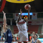 Fotogallery di una vittoria clamorosa. Pozzecco e Sassari battuti