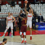 Varese paga un terzo quarto a fari spenti, Venezia suda ma vince 75-77