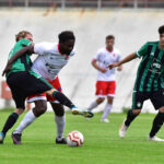 In campo sabato e domenica per la 33^ giornata. Varese dalla capolista, derby Legnano-Caronnese