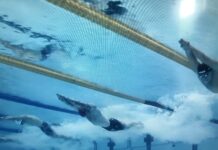 Martinenghi, Parigi sorride ancora: vince la batteria in 59”11 e vola in semifinale nei 100 rana