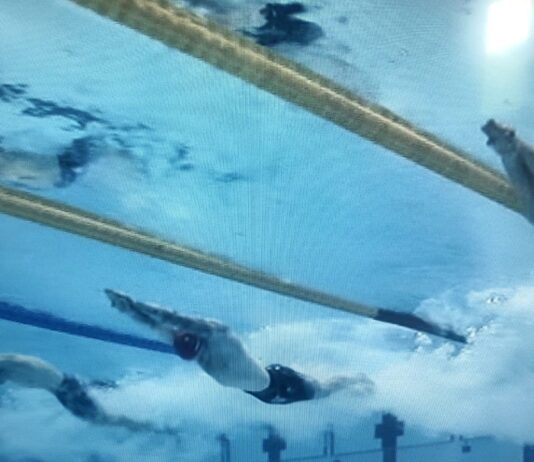 Martinenghi, Parigi sorride ancora: vince la batteria in 59”11 e vola in semifinale nei 100 rana