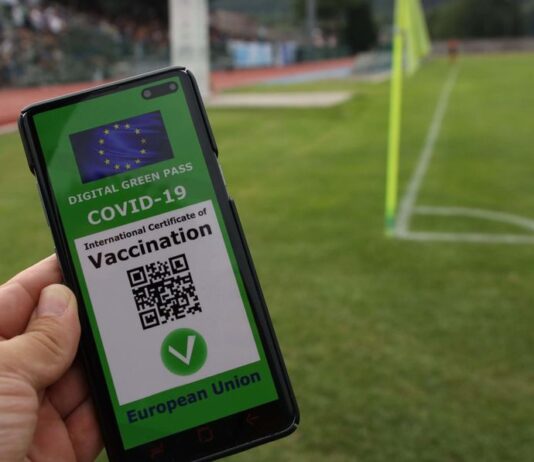 Green Pass, da venerdì obbligatorio in palestra e piscina. Autocertificazione per calcetto e padel all’aperto