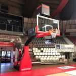 Il palazzetto si fa bello, nuovi canestri per la Pallacanestro Varese