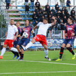 Il derby è biancorosso, la Caronnese si arrende a Mamah: il Varese vince 0-1