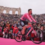 Jai Hindley è il primo australiano a vincere il Giro d’Italia. Sobrero vince la crono di Verona