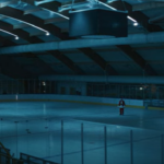 Francesco Gabbani canta alla Acinque Ice Arena