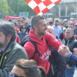 Pallacanestro Varese in partenza per Trieste: il sostegno dei tifosi biancorossi in foto
