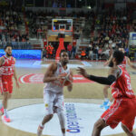 Varese spuntata, Reggio Emilia vince col fisico: 81-85