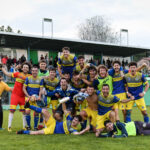 Valceresio – Victoria 1-1 in foto: gli ospiti festeggiano la salvezza