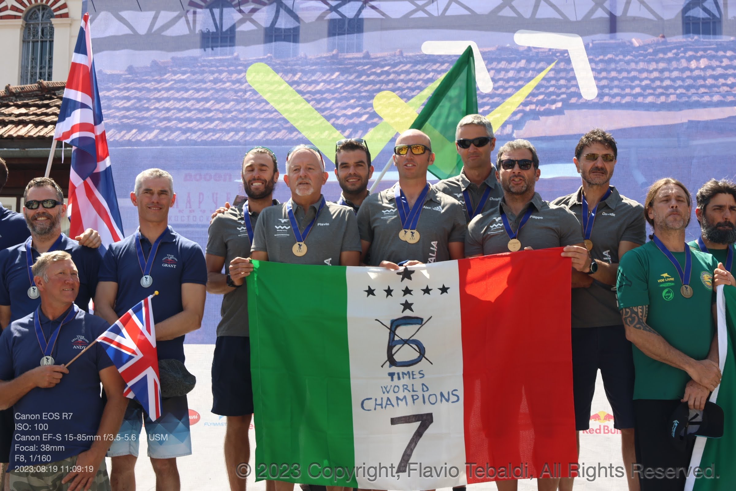 Il varesotto Flavio Tebaldi vola con l’Italia deltaplano: undicesimo titolo mondiale per gli Azzurri
