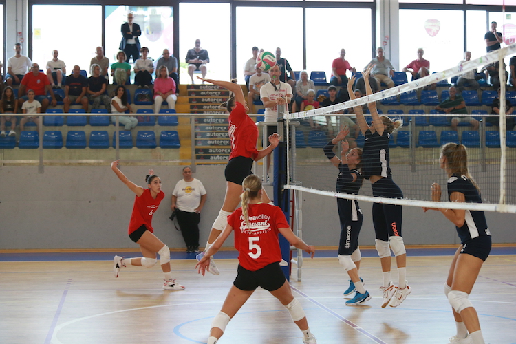 Futura Volley in clima campionato: con Pinerolo test allenante e motivante
