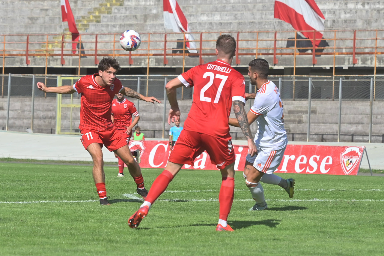 Reazione di testa del Varese: Cottarelli piega la corazzata Alcione (1-0) e  l'Ossola fa festa