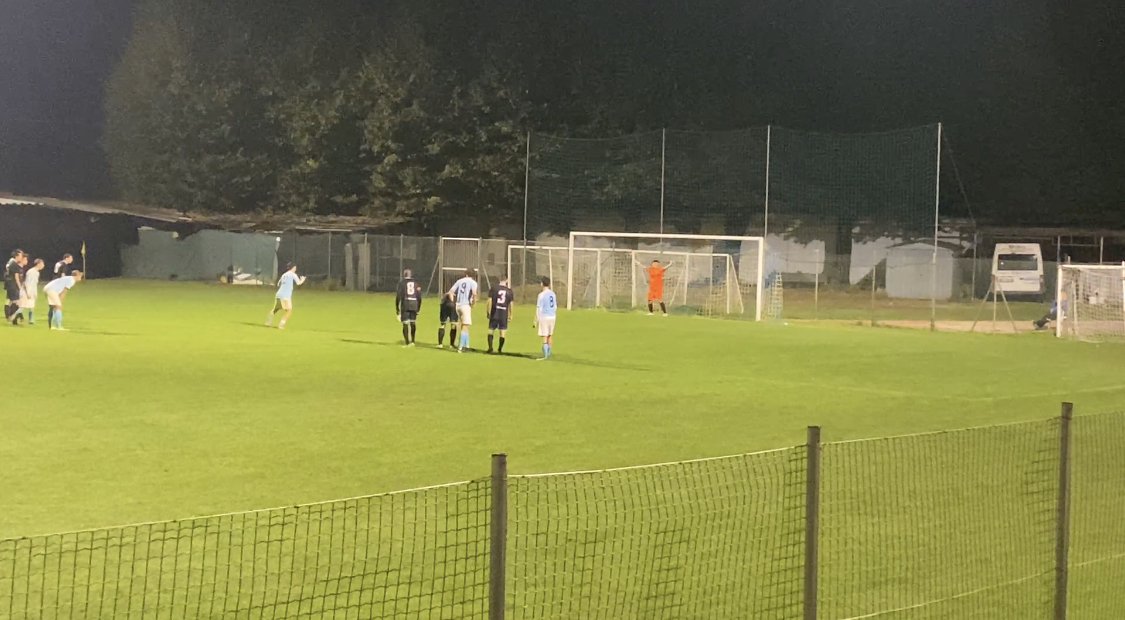 Emozioni, gol e rissa finale: Mozzate stacca il pass per gli ottavi, Besnatese ko 3-2 VIDEO