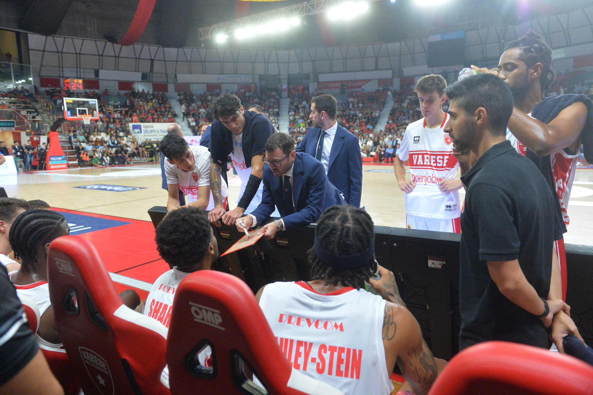 Bialaszewski: “Sconfitta che fa male”, Galbiati: “Grazie a tutti, Varese sempre nel mio cuore”