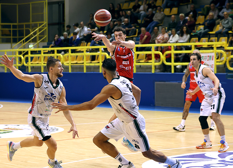 Il ruggito di Legnano affossa Omegna: vittoria Knights 69-78