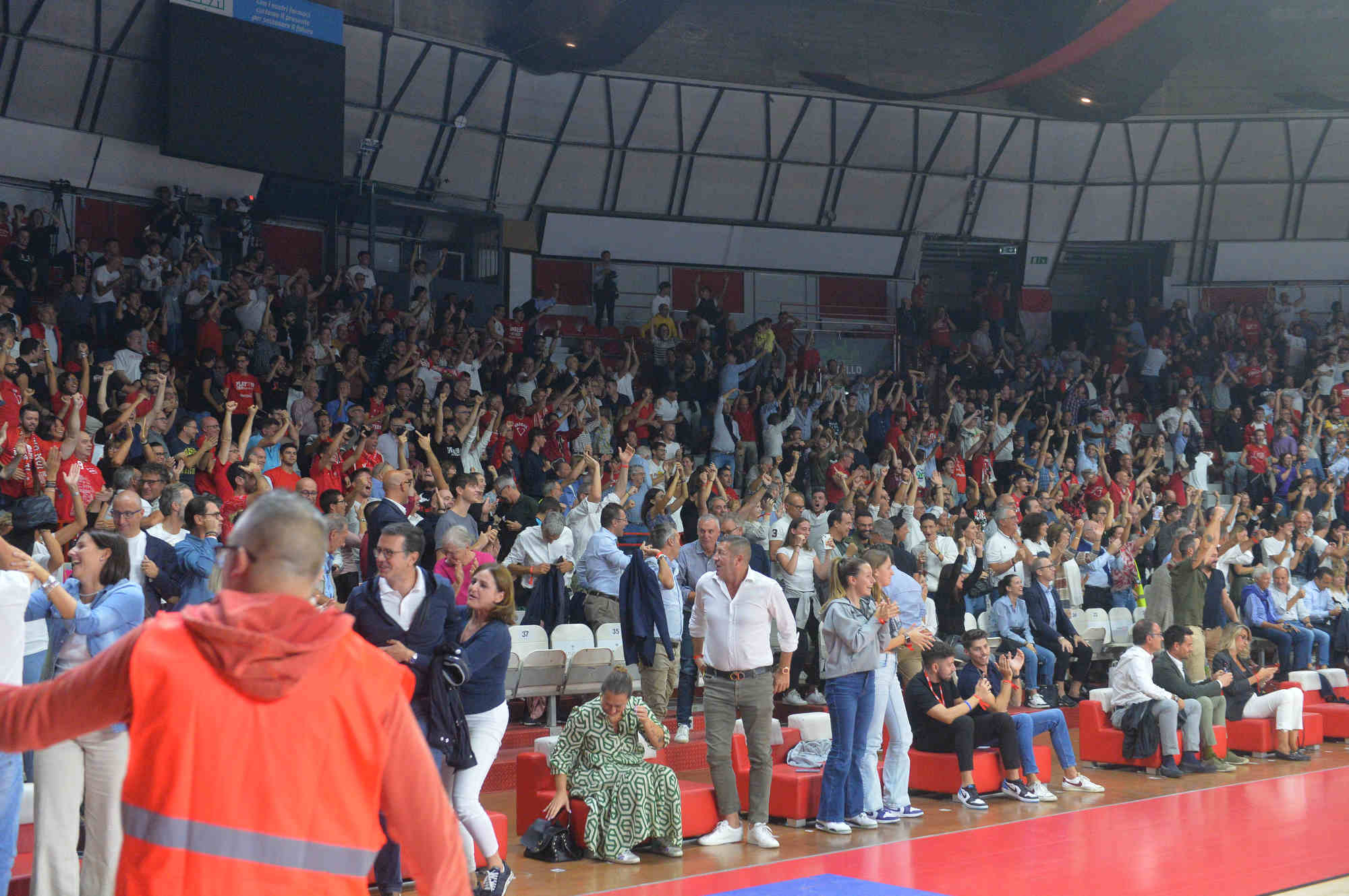 I social post Keravnos – Varese: “Vittoria che fa morale, partita di livello amatoriale. Problemi, problemi, problemi”