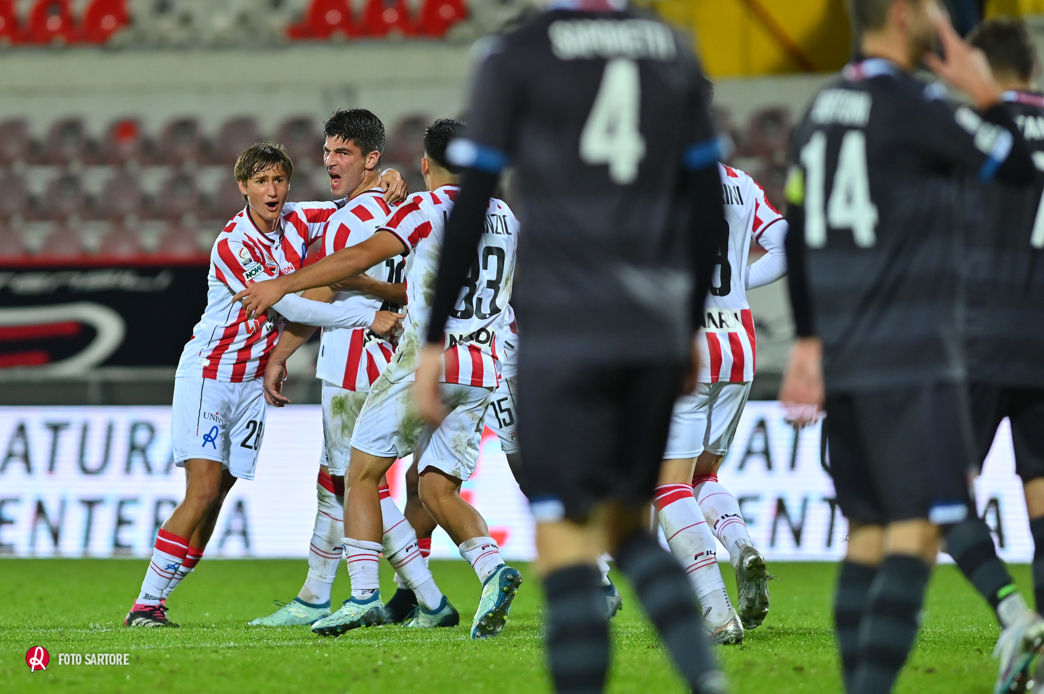 Pro Patria a pezzi. Il Vicenza banchetta al “Menti” (3-1)