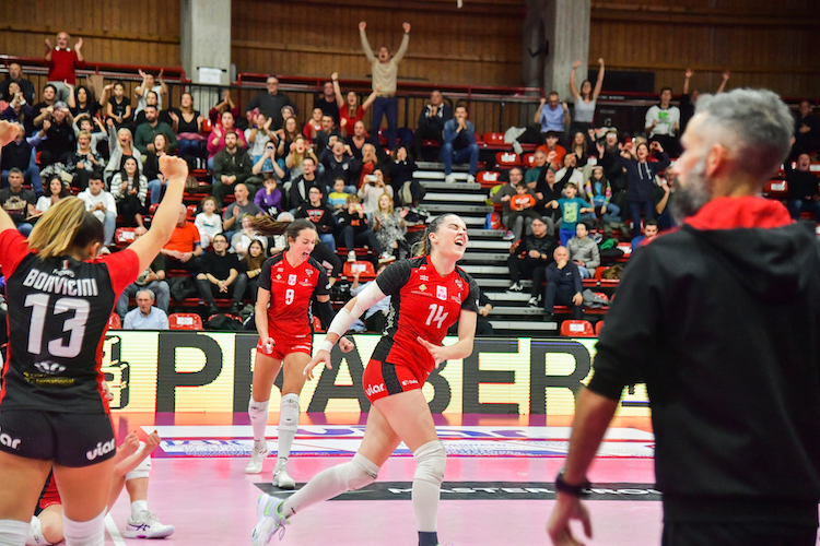 Salutate la nuova capolista: Futura Volley schianta 3-0 Perugia