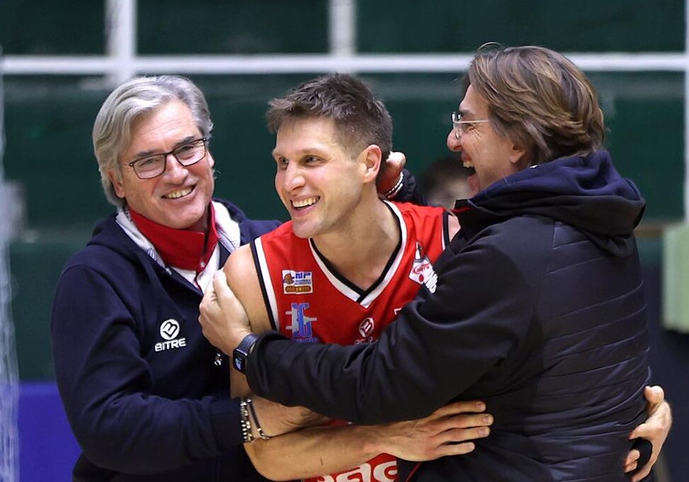Raivio fa esplodere di gioia Legnano: Avellino ko 72-73