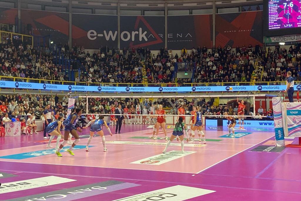 La Uyba fa sognare ma il derby se lo aggiudica Milano (1-3)