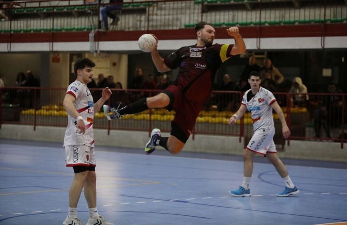 AmMazza che Pallamano Cassano Magnago: Appiano ko 37-25 e qualificazione ai playoff scudetto centrata
