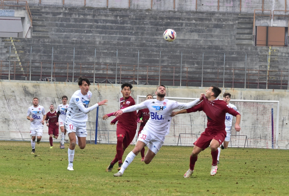 Il Varese torna a vincere col brivido: 2-1 sul fanalino di coda Borgosesia