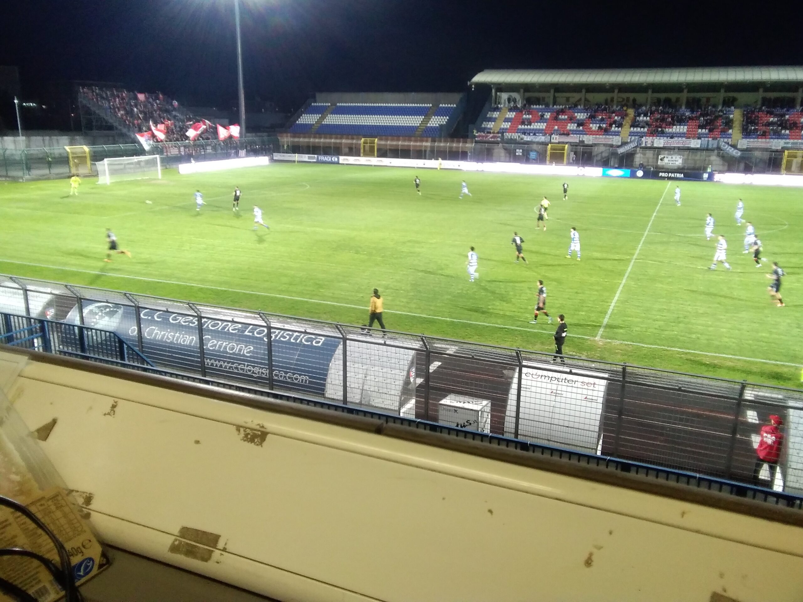 Vicenza in rosso, Pro Patria in bianco (0-1)